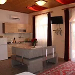 Alexandr Apartmán Alsópáhok